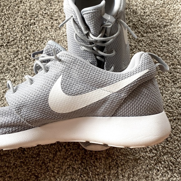 Men’s Nike Grey Shoes - Picture 3 of 5